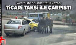 Özel oto ile ticari taksi çarpıştı