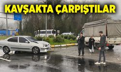 Kavşakta çarpıştılar!