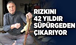 Necati Usta rızkını 42 yıldır süpürgeden çıkarıyor