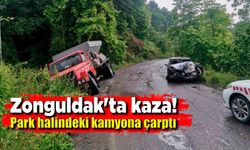 Zonguldak'ta kaza; Otomobil park halindeki kamyona çarptı