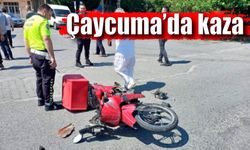 Çaycuma'da kaza; Moto kurye ile otomobil çarpıştı: 1 yaralı