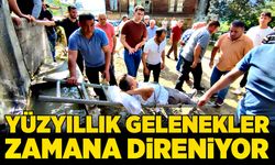 Yüzyıllık gelenekler zamana direniyor