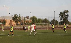Ahlat’ta ’Şöhretler Futbol Turnuvası’ düzenlendi