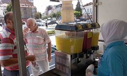 Belediyeden vatandaşlara soğuk limonata ikramı