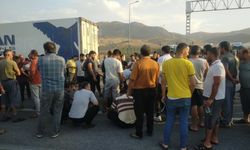 İran sınırında bekleyen tır şoförlerinden tepki
