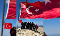 Kastamonu'nun tarihi Ilgaz Dağı zirvesine dev Türk bayrağı asıldı