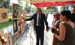 Düzce’de 7. kez kurulan sanat sokağını Vali Selçuk Aslan gezdi