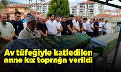 Av tüfeğiyle katledilen anne kız toprağa verildi