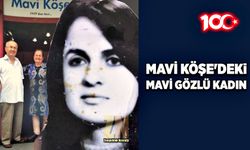 Mavi Köşe'deki Mavi Gözlü Kadın