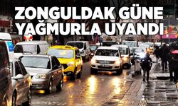 Zonguldak güne  yağmurla başladı