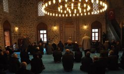 Tarihi Kanuni Sultan Süleyman Camii'nde 7 yıl sonra ilk cuma namazı
