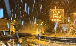 Bolu Dağı’nda gece saatlerinde yoğun kar yağışı ulaşımı olumsuz etkiledi
