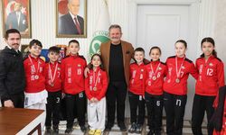 Mustafa Koloğlu, madalya alan sporcuları makamında ağırladı