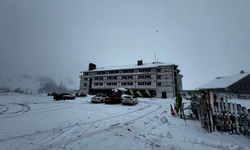 Kartalkaya'da kar yağışı başladı