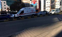 Sürücüler ambulansa yol vermek için çırpındı