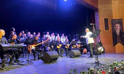 Türk halk müziği konserine büyük ilgi