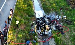 Kanala uçan minibüs alev alev yandı: 2 yaralı