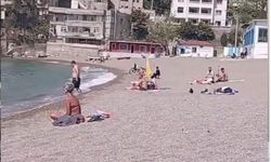 Sıcaklık arttı vatandaşlar kendini denize attı