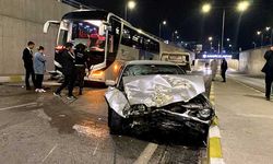 Otomobil karşı şeride geçip yolcu otobüsü ile çarpıştı: 2 yaralı