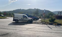 Gökçebey'de kaza: İki araç çarpıştı!