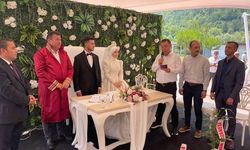 Muhtar Asım Başoğlu, kızını evlendirdi