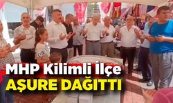 MHP Kilimli İlçe Başkanlığı aşure dağıtımını gerçekleştirdi