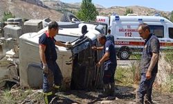 Çimento mikseri devrildi: 2 yaralı