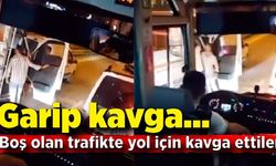 Garip kavga...Boş olan trafikte yol için kavga ettiler