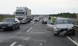 Yağmur kazaya davetiye çıkardı: 3 araç çarpıştı, 4 yaralı