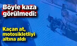 Böyle kaza görülmedi: Kaçan at, motosikletliyi altına aldı