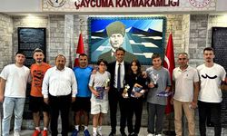 Tenis Şampiyonlarına Kaymakamdan Hediye