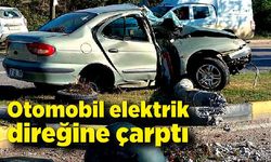 Elektrik direğine çarpan otomobilin sürücüsü yaralandı