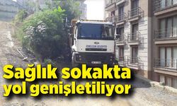 Sağlık sokakta yol genişletiliyor