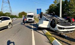 Trafik ışıklarında kaza: Otomobil takla attı