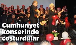 Cumhuriyet konserinde coşturdular