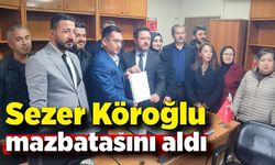 AK Parti Merkez İlçe Başkanı Sezer Köroğlu mazbatasını aldı.