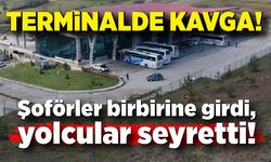 Şoförler birbirine girdi, yolcular seyretti!