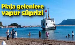 Plaja gelen yerli ve yabancı turistlere dev vapur sürprizi