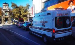 Trafik kitlendi ambulans yolda kaldı