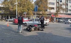 Ters yönden gelen otomobil motosiklete çarptı: 1 ölü