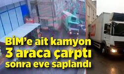 BİM’e ait kamyon 3 araca çarptı sonra eve saplandı