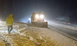 Bolu Dağı’nda Ekipler yolu açık tutmak için çalışmalarını sürdürüyor