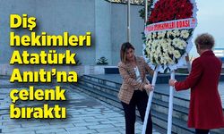 Diş hekimleri Atatürk Anıtı’na çelenk bıraktı