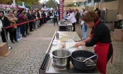 Kadınlar en lezzetli yemeği yapmak için yarıştı