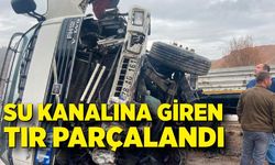 Su kanalına giren tır devrildi: 1 yaralı