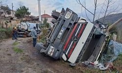 Beton mikseri devrildi, sürücü yara almadan kurtuldu