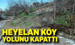 Bartın’da heyelan köy yolunu kapattı