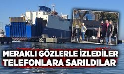 Meraklı gözlerle izlediler, telefonlara sarıldılar
