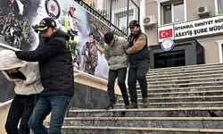 Anahtarı üzerinde bırakıp hava almaya çıktı: Arabası saniyeler içinde çalındı
