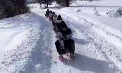 ATV'ye bağlı kızaklarla kayak keyfi yaptılar